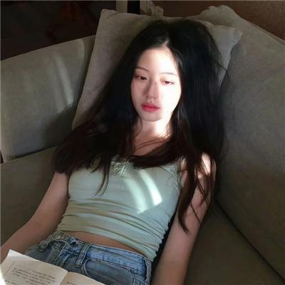 看她轻轻的飞起